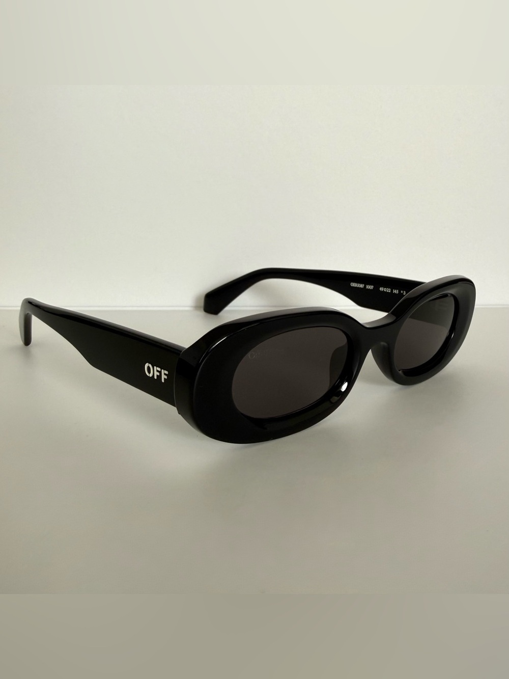 NEW!!! Off-White oval black sunglasses OERI087 1007 Authentic